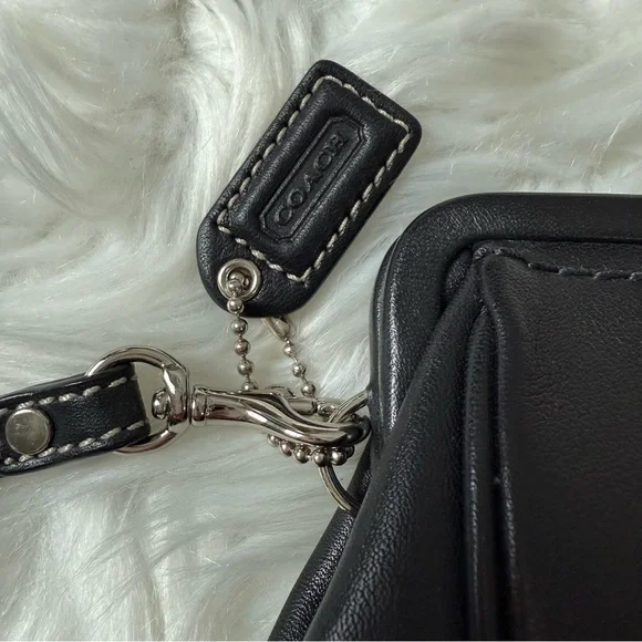 Coach RARE Kisslock Y2K Black Leather Clutch Wristlet - Picture 5 of 16